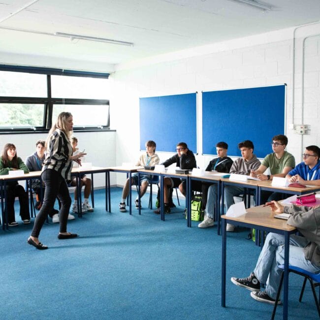 moovy-vacanza-studio-gruppo-cork-scuola 2